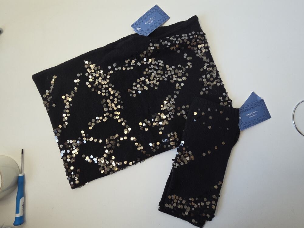 Simply Vera Wang Black Sequin Snood Neck Warmer Fingerless Gloves Set NWT 2pcs
